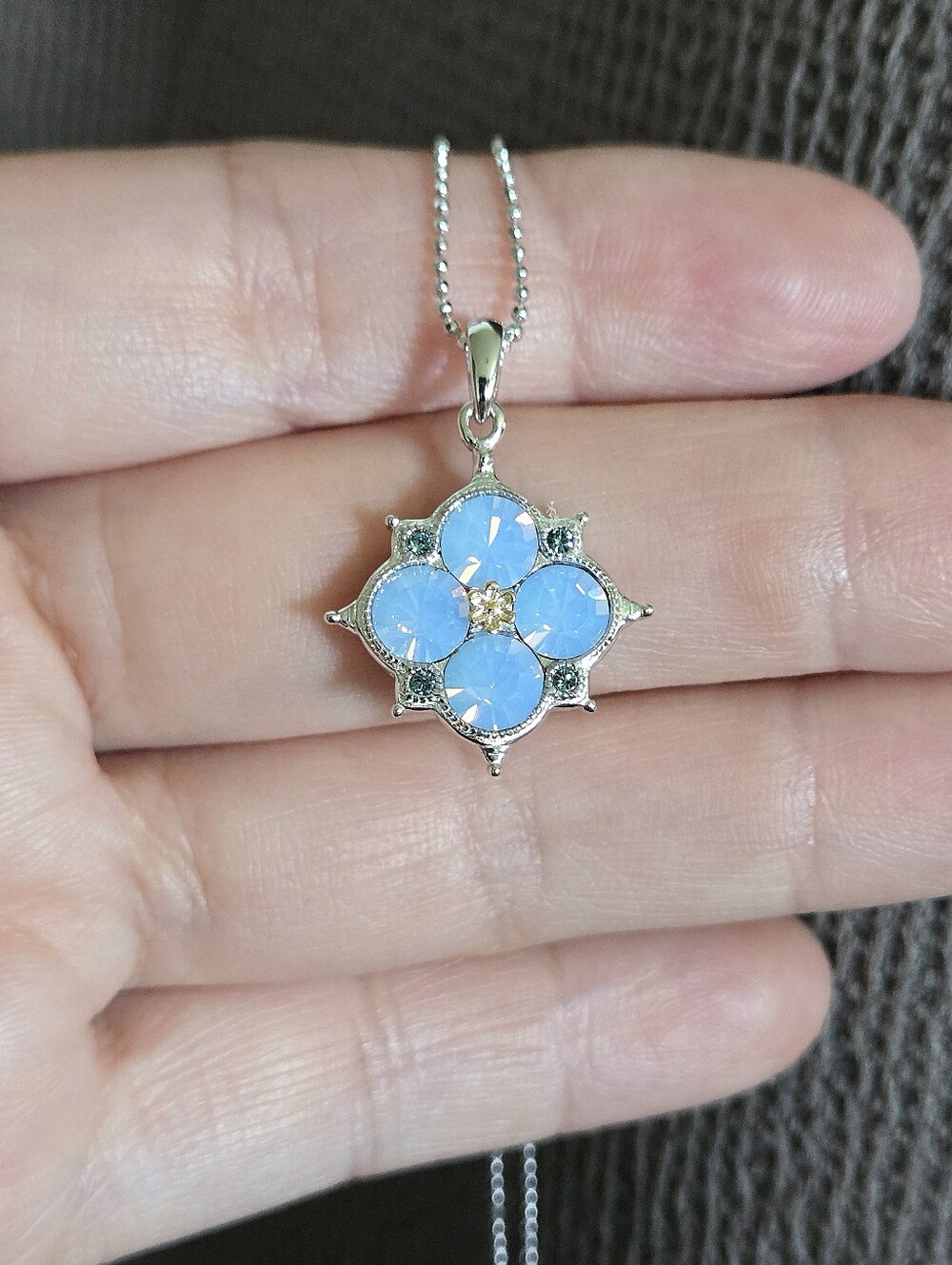 bleu💙 sage Swarovski Flower🏵 Pendant Necklace - NWT - Picture 7 of 16